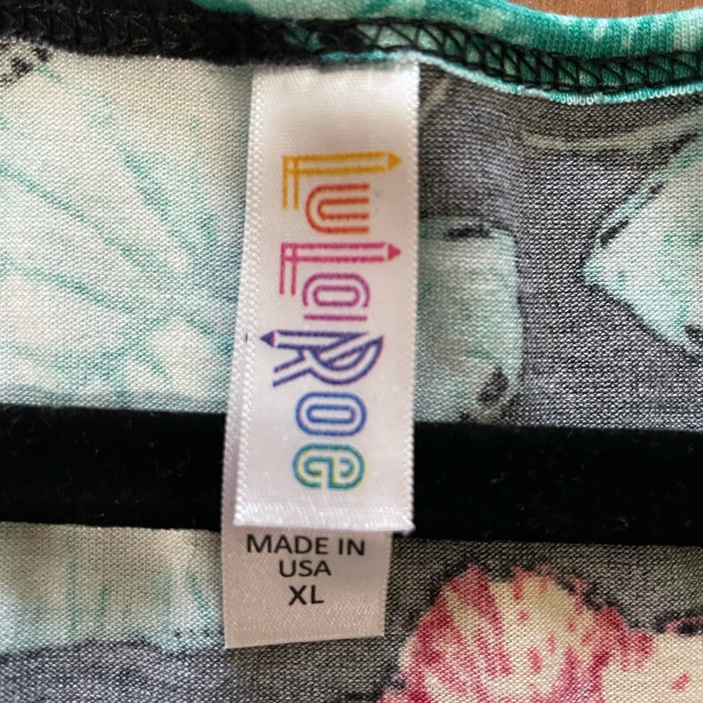 Lularoe perfect T, like new condition.